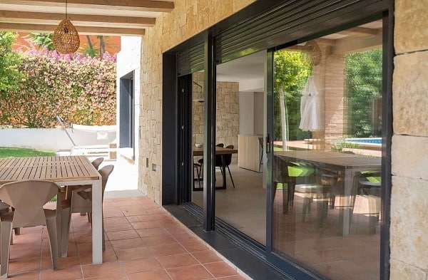 Sistemas protección solar con persianas autoblocantes