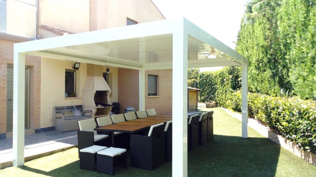 Tipos de cerramientos: soluciones para disfrutar de tus espacios exteriores todo el año