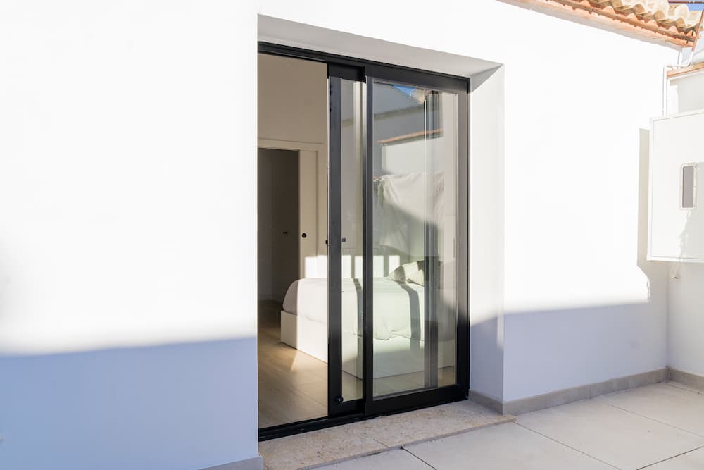 Ventanas con protección de control solar para cuidar el interior del hogar